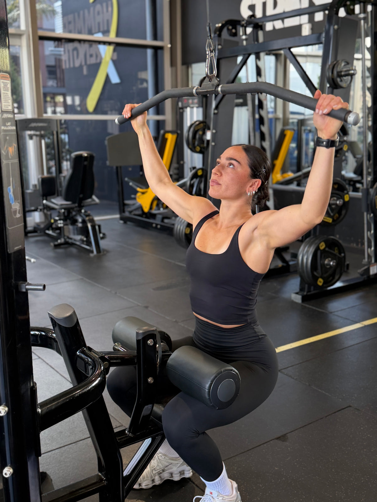 Black active crop tank with built in support