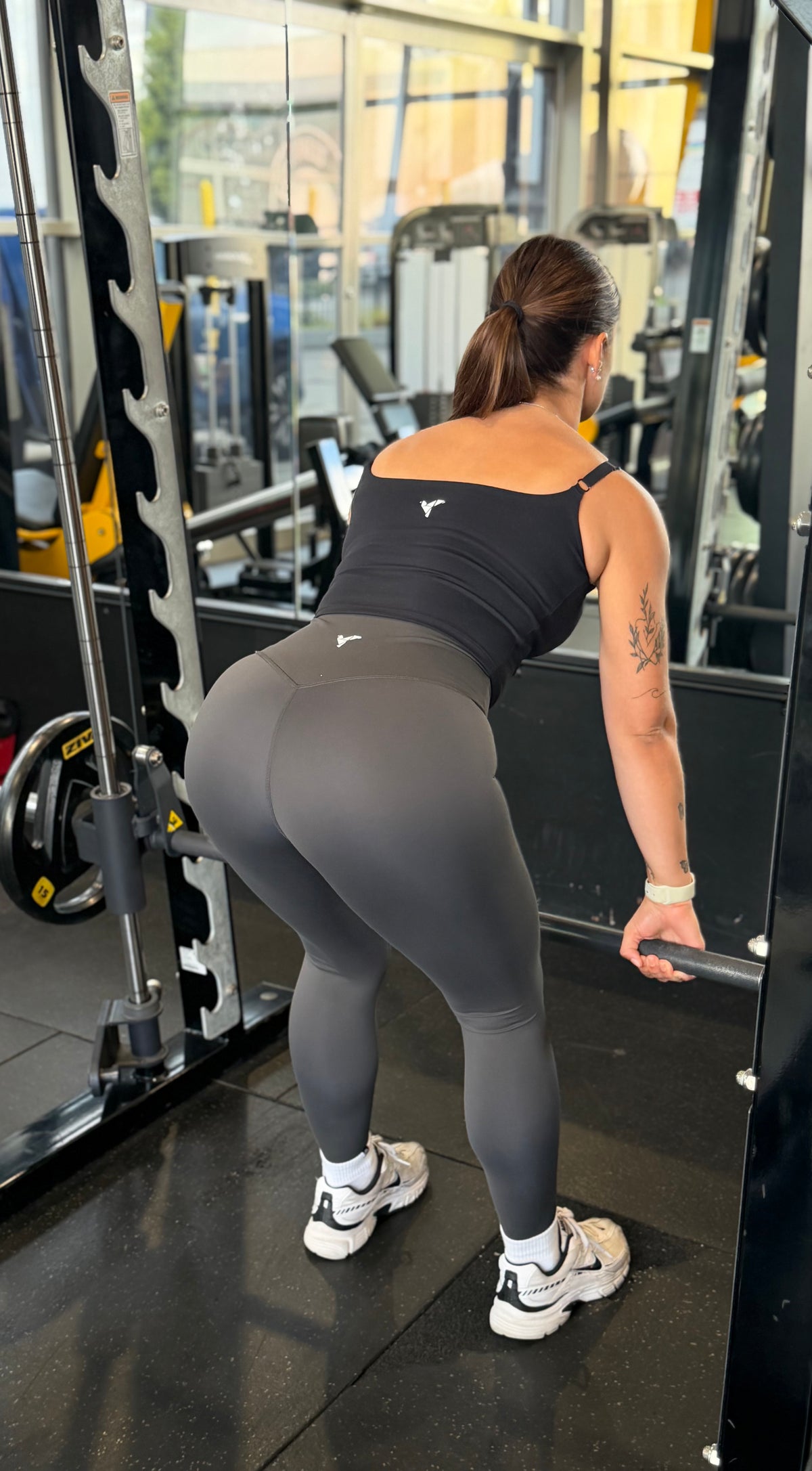 Black active crop tank with built in support